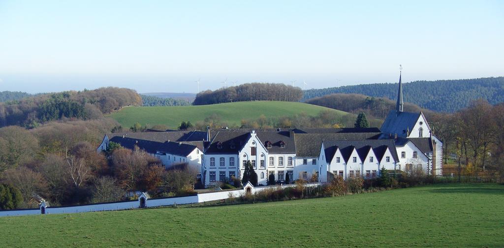 Hotel Restaurant Schmidter Bauernstube Nideggen Extérieur photo