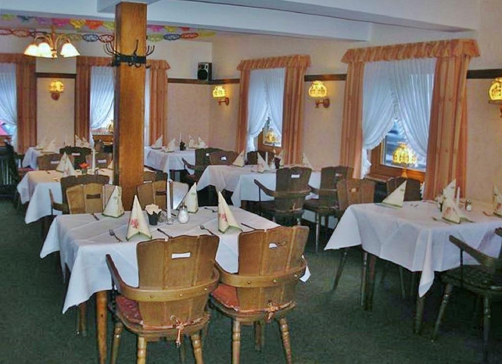 Hotel Restaurant Schmidter Bauernstube Nideggen Extérieur photo